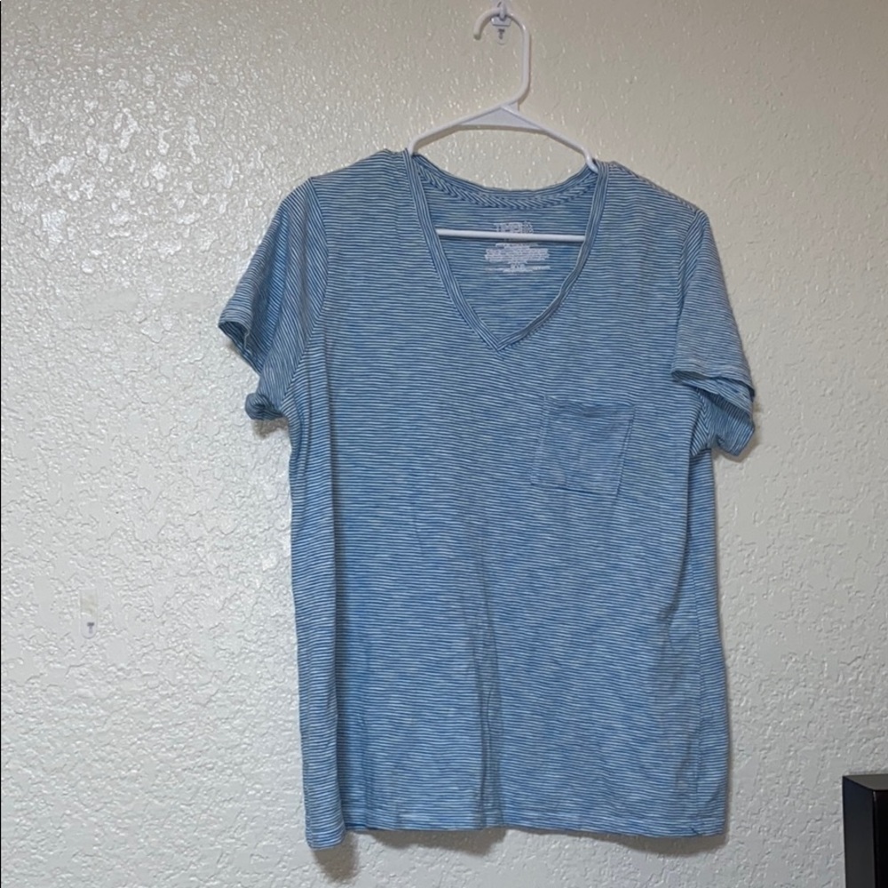 V-neck tee